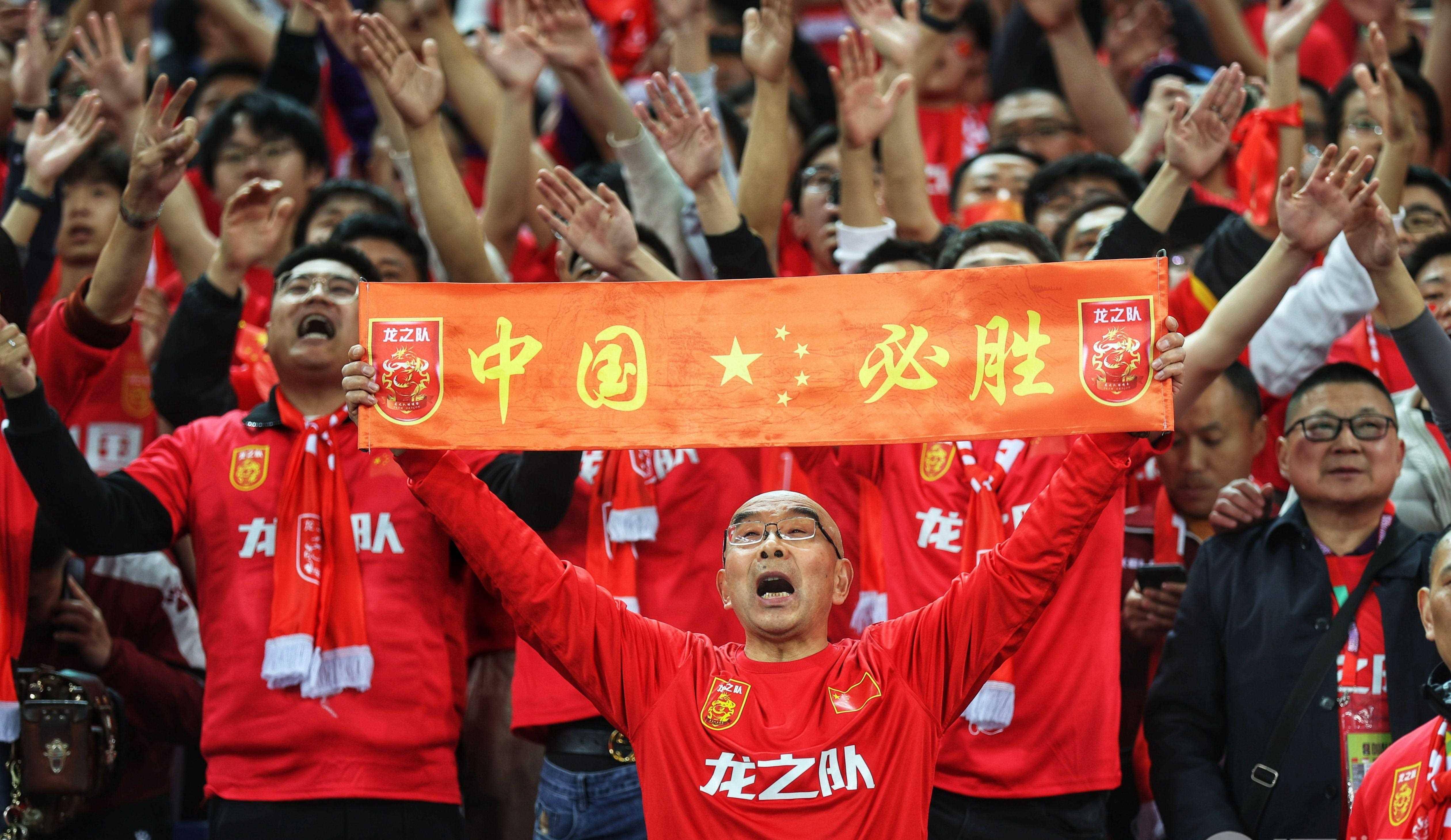包含世界杯冠军赛场引发球迷热议，焦点谁是最强？的词条