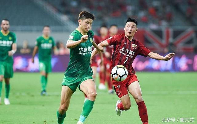 上港客场惊险逆转华夏幸福，登顶