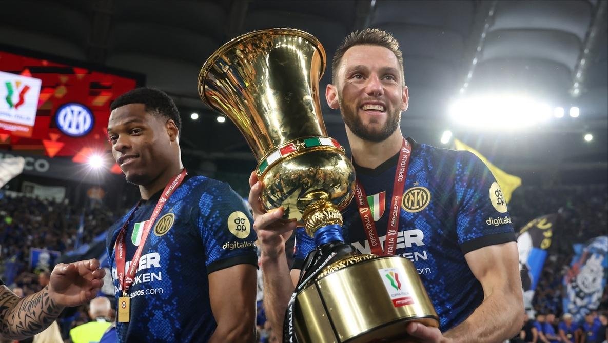 包含利物浦力克阿特拉斯，小组出线无忧的词条