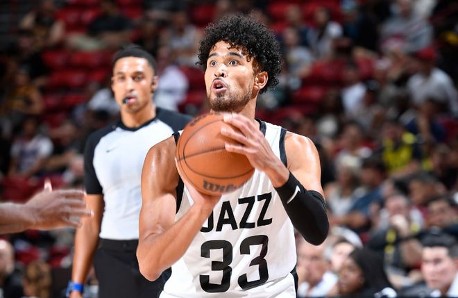 爵士队主场告捷，融依新星登场惊艳！的简单介绍