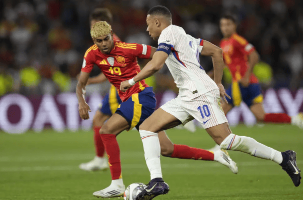 内马尔遭遇西班牙失利，欧冠局势紧张