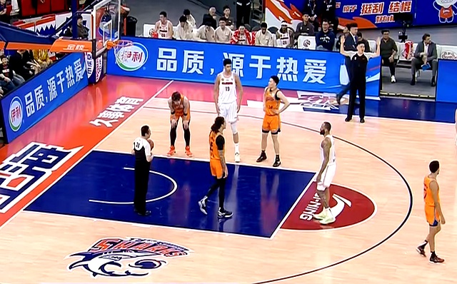 精彩比拼!国际篮球赛场空前悬疑 精彩比拼!国际篮球赛场空前悬疑