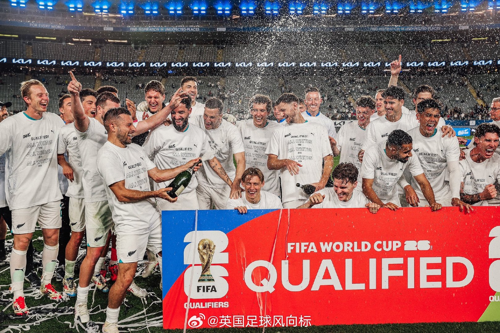 新西兰男子赛艇队在比赛中领先，夺冠