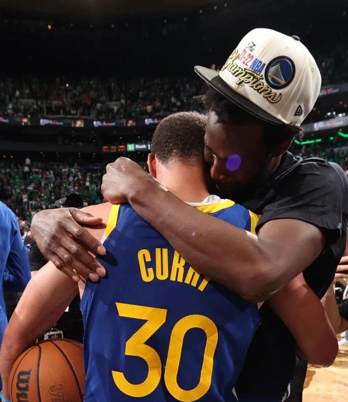 勇士赢得冠军,总决赛将上演巅峰对决 勇士赢得冠军,总决赛将上演巅峰对决