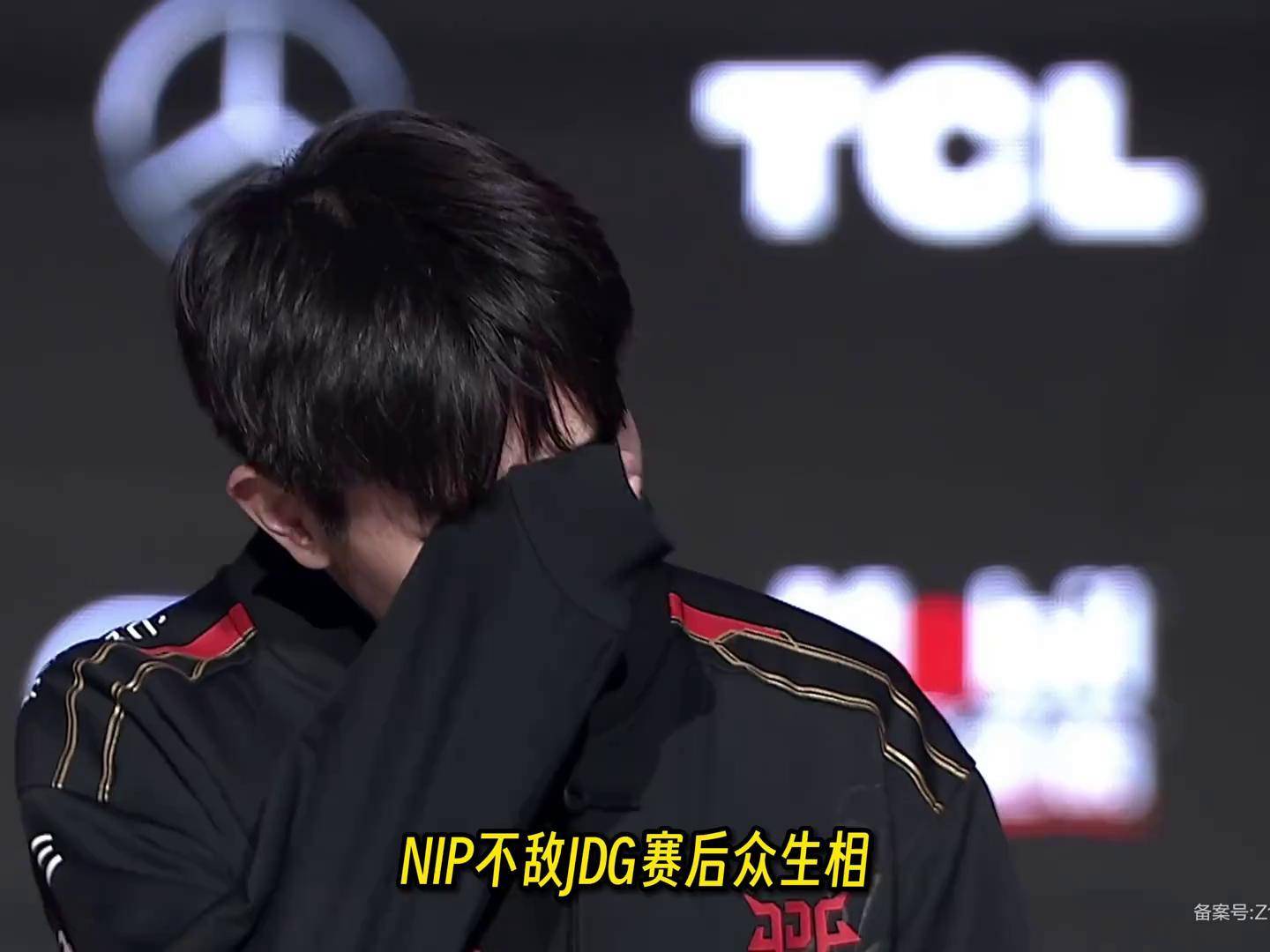 JDG横扫T1,Doinb团战一打五小组赛2:0(釜山) JDG横扫T1,Doinb团战一打五小组赛2:0(釜山)