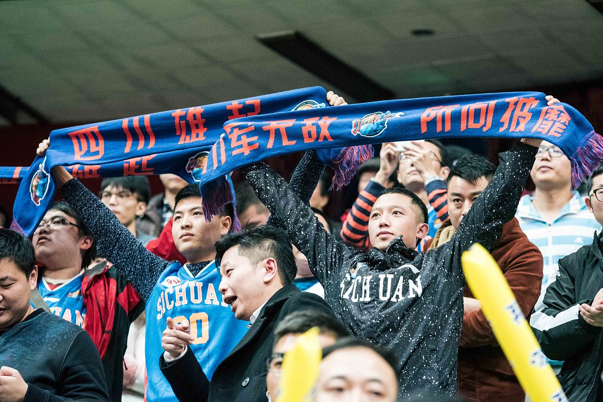 战火蔓延，足球比赛再次开启