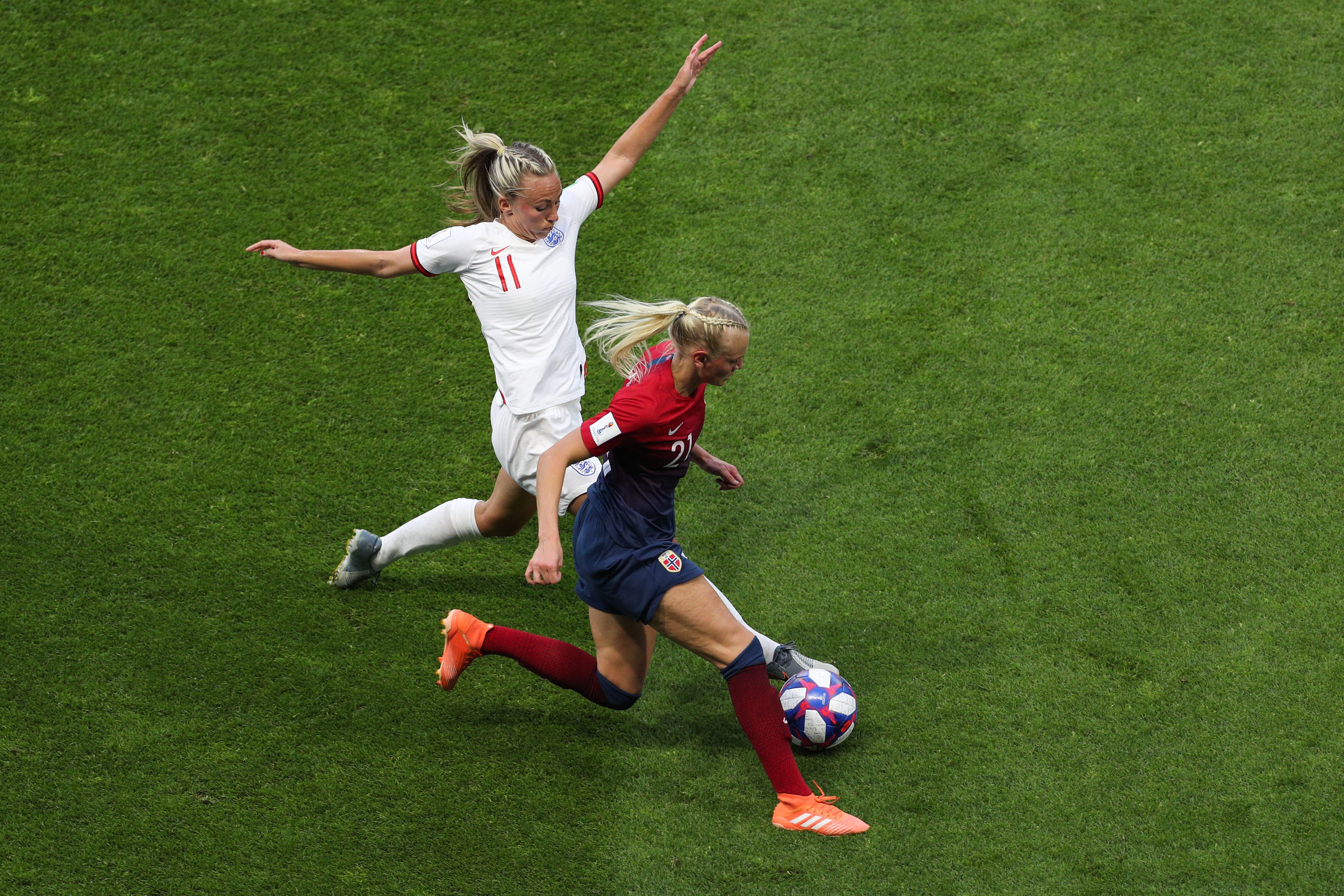 瑞典女足队全力以赴击败挪威队晋级四强 瑞典女足队全力以赴击败挪威队晋级四强