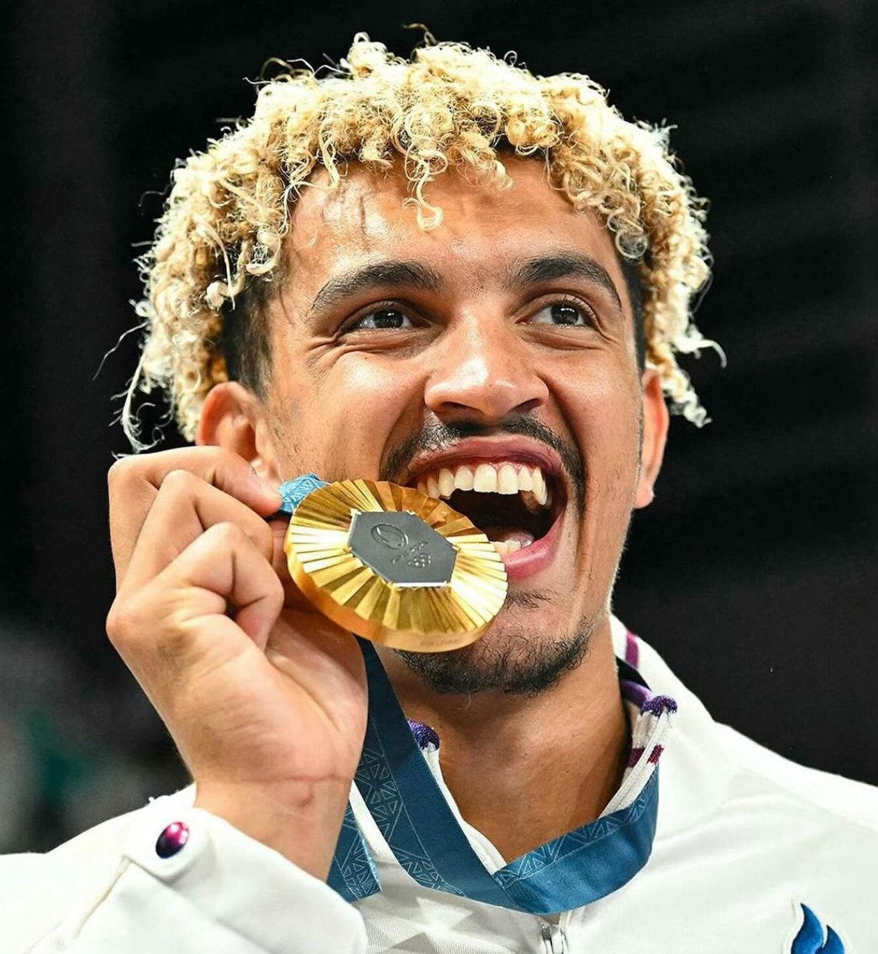 关于排球球员突破自我，表现堪称完美的信息