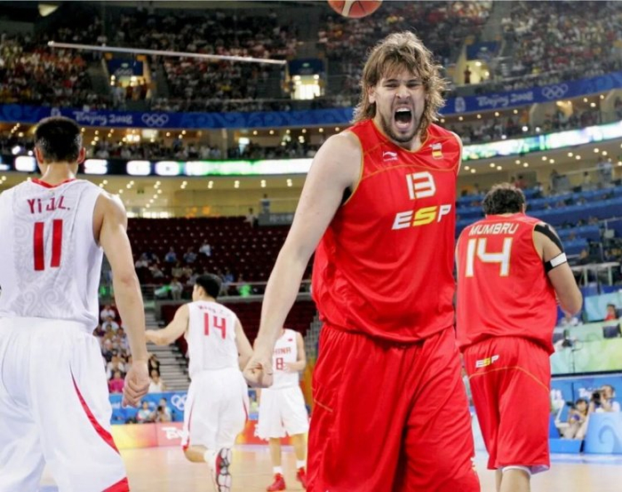 西班牙男篮险胜76人,米切尔送出助攻 西班牙男篮险胜76人,米切尔送出助攻