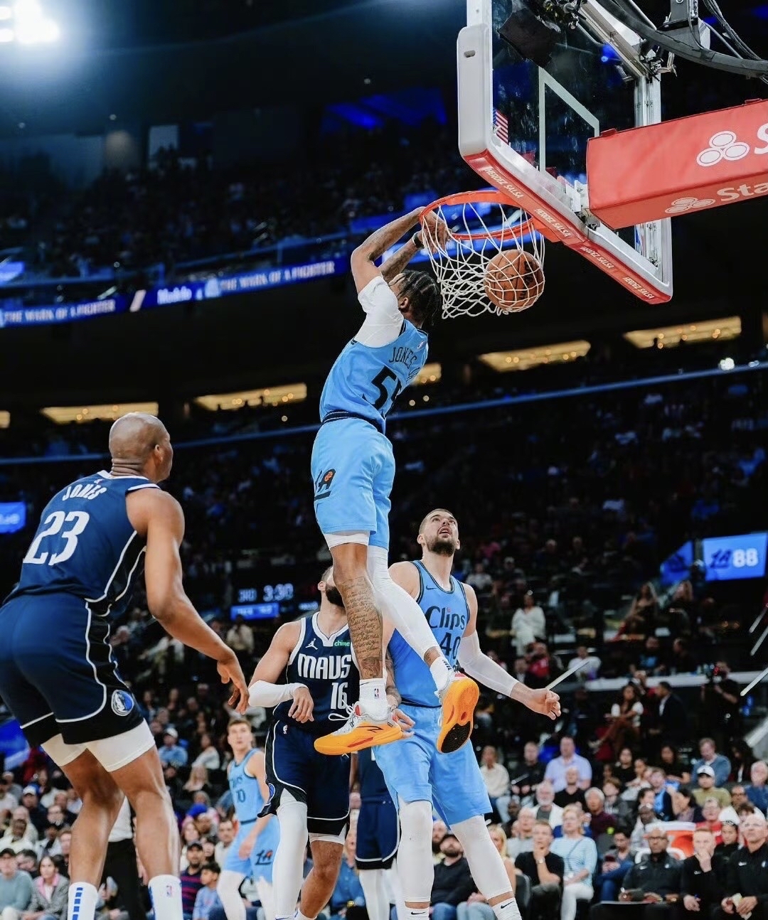 独行侠轻取勇士,利拉德状态火热 独行侠轻取勇士,利拉德状态火热