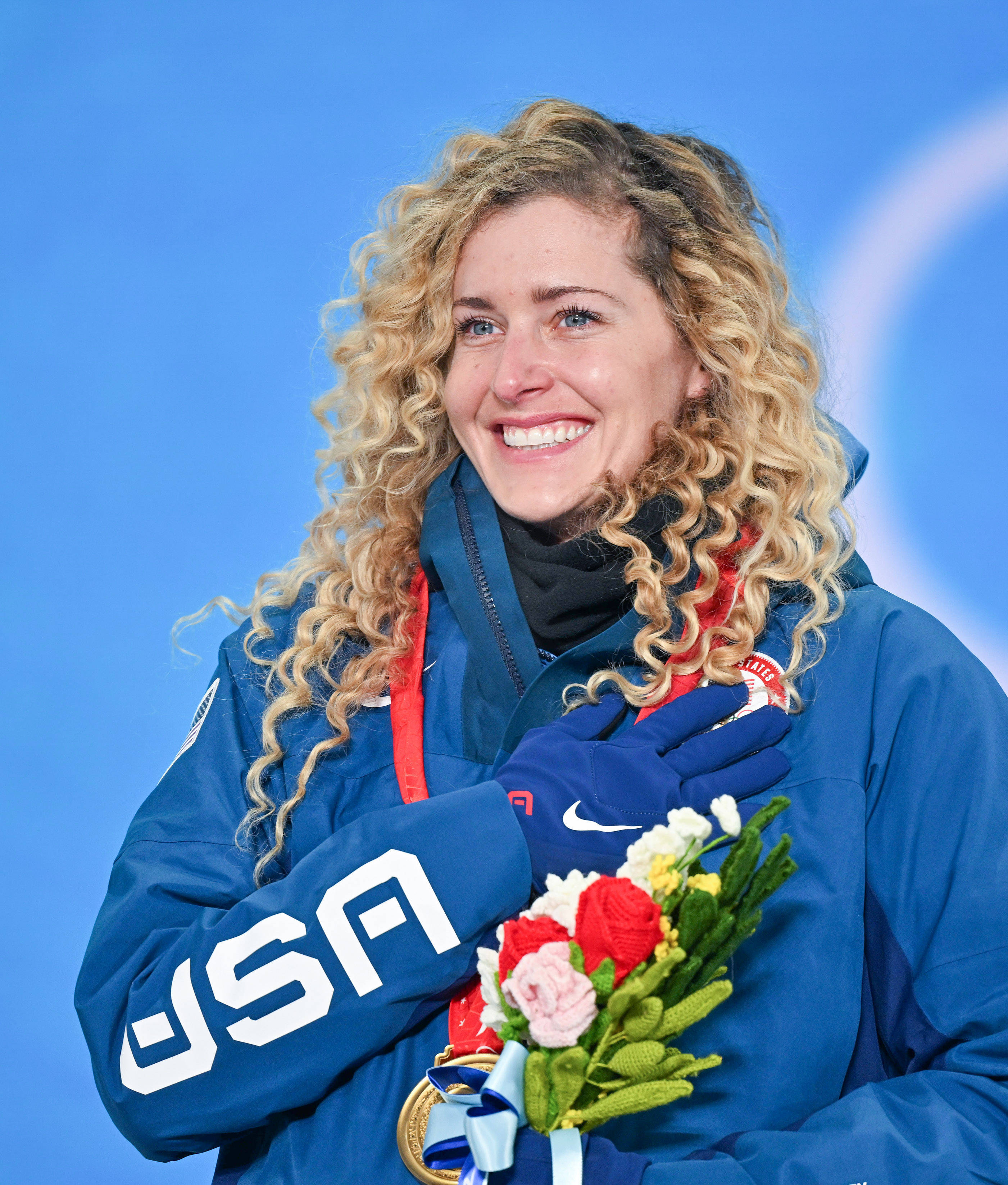 奥地利滑雪选手百折不挠，登上领奖台