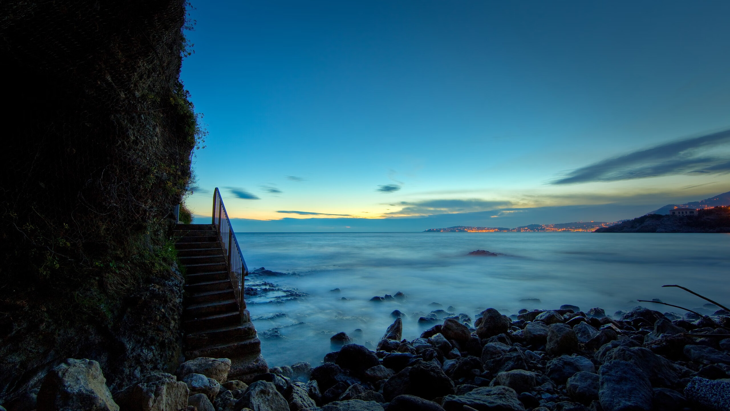 活塞踏平雄鹿展篮球霸气,布克F1揭幕战接管比赛显赛车锋芒