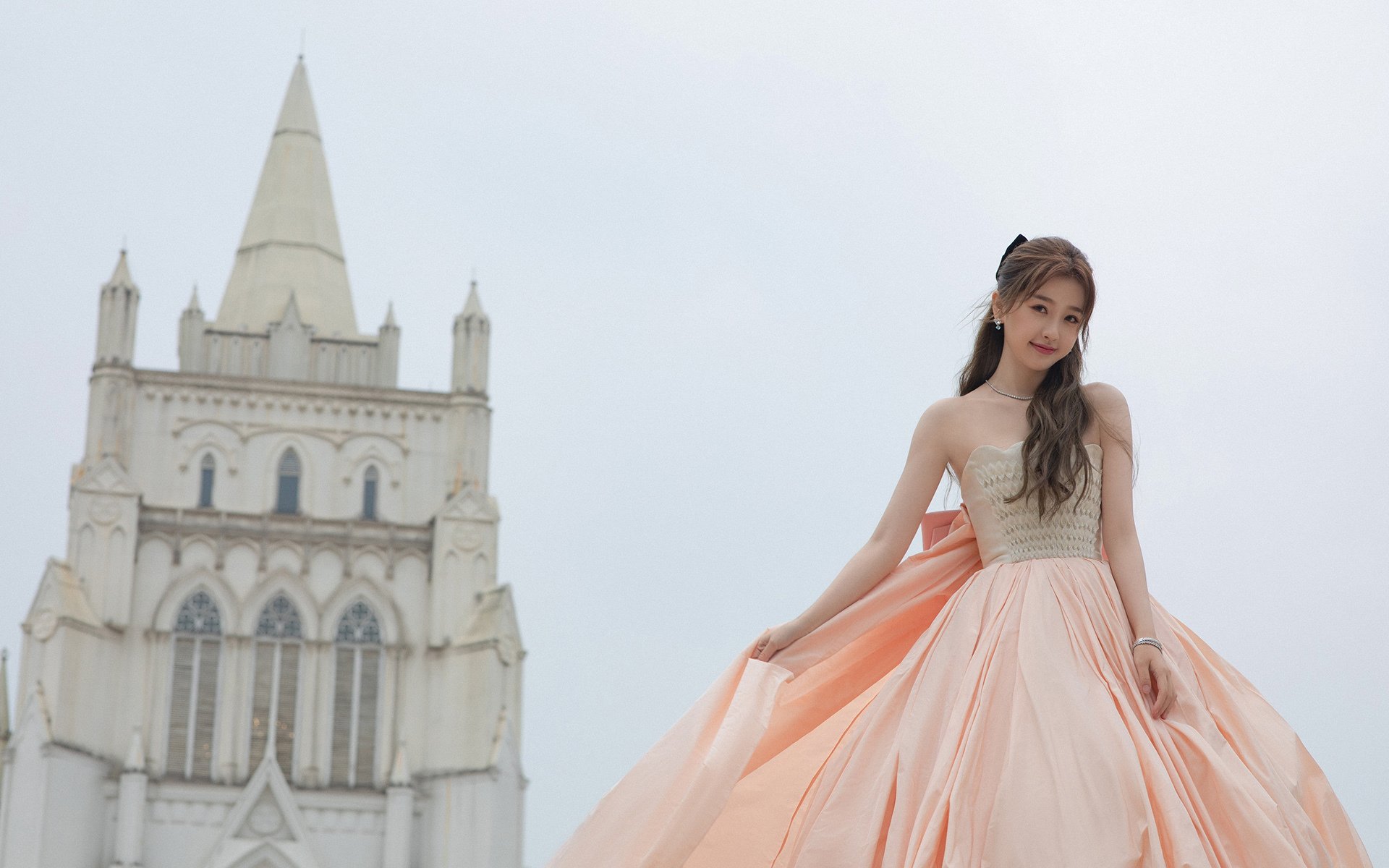 新赛季揭幕战，马里驾驭红牛赛车，巴林之夜稳稳击败韩国劲敌